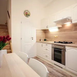 https://apartment-opletalka.praguehotelsweb.com